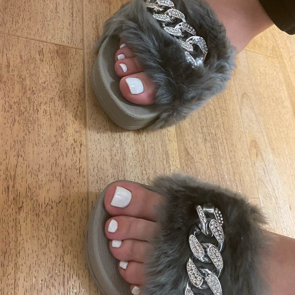 Faux fur platform slides
